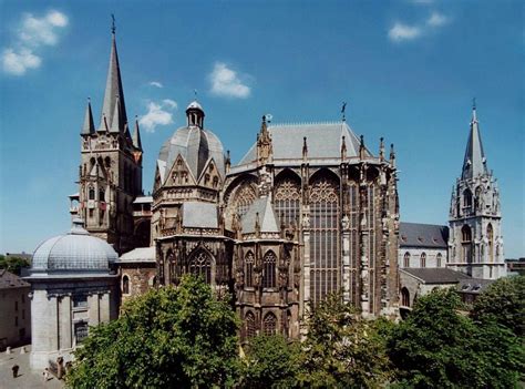 Aachen katedrali